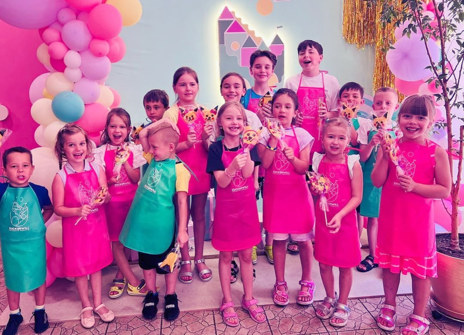 Діти на екскурсії у майстерні карамелі